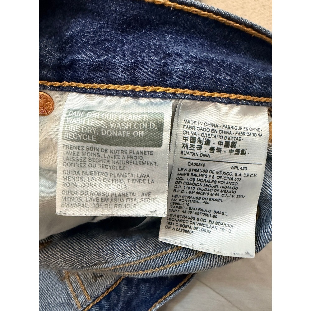 Vintage Levi's 501 T Womens Tapered Jeans 26x28 Medium Wash Distressed Button Fl - Picture 14 of 16